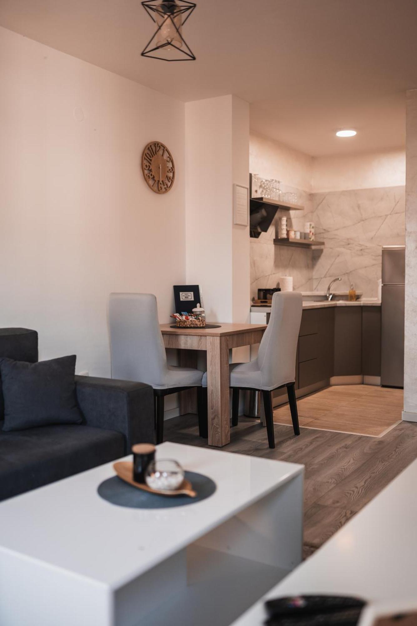 Apartman Centar โดโบย ภายนอก รูปภาพ